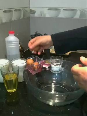 A post by @ on TikTok caption: mouskoutchou 🇩🇿 Les ingredients :  _ 3 oeufs  _ 1 cuilliere a soupe de vanille  _ 1 verre de sucre _ 1 demi verre d'huile  _ 1 verre de lait  _ 1 cuilliere a soupe de vinaigre blanc  _ 1 cuilliere a café de levure boulangére  _ 2 verre et demi de Farine  _ 2 levures chimique المقادير :  _ 3 حبات بيض  _ ملعقة كبيرة فانيلا  _ كأس سكر  _ نصف كأس زيت  _ كأس حليب _ ملعقة كبيرة خل ابيض _ ملعقة صغيرة خميرة الخبز  _ 2 كؤوس و نصف فرينة  _ 2 خميرة كيميائية  #موسكتشو #cake #kabyle #algeria #🇩🇿  #mouskouchou  #recette_algerienne #tik_tok  #recette #recettefacile #recetterapide #recettesimple  #وصفات_طبيعية #وصفات_سهله #وصفات #FoodTok #طبخات_سهلة  #طبخات #طبخاتي #طبخاتي #foryouu #foryourpages #pourtoipage #explorepage✨  #اكسبلور #fyp #likе #follow #following #foru 