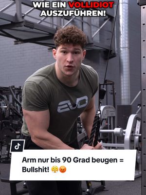 A post by @kaygedan on TikTok caption: Arm nur bis 90 Grad beugen = Bullshit! 😤😡 #muskelaufbau #fitness #fitnesstips #armday #triceps 