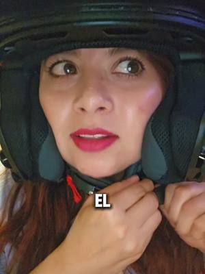 A post by @aripakita on TikTok caption: Ahora si un casco seguro para motociclistas  pequeñas  #biker #bikers #motovlog #motos #casco 