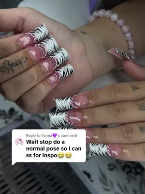 A post by @trapicalnails on TikTok caption: Replying to @Yanna💜 🫶🫶