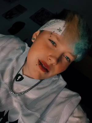 A post by @leobmx.official on TikTok caption: #CapCut #coldplay #lgbt🌈 #fcbayern #blueeyes #herzrotundplusweg #meinbambi #pansexuał #tierliebhaber #loveislove🏳️‍🌈 #audi #lasstesviralegehen #ichbindasproblem @Valentyn 🌹 ❤️