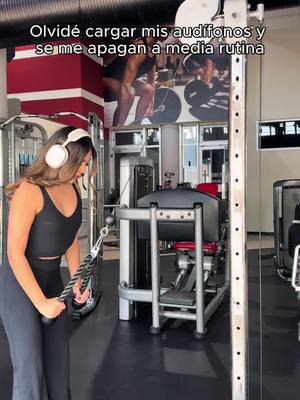 A post by @soyanasaucedo on TikTok caption: Lo peor que nos puede pasar en el gym 🥲🤣  #gym #gymgirl #humor #cuu