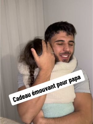 A post by @moulay_et_soum on TikTok caption: Le meilleur cadeau pour le meilleur papa ❤️ #couple #couplegoals #humour #pourtoi #couplecomedy #triste #emotion #family #parentsoftiktoks #papa #moulayetsoum 