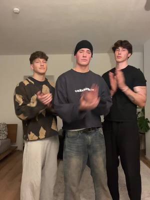 A post by @janandree_ on TikTok caption: wir sollten anfangen zu tanzen (nicht) 