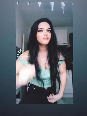 A post by @emiliayaneva123 on TikTok caption: #fyp #funknocapcut #tiktok #☺️☺️☺️☺️😁😁😁😉😉 #funknocapcut #yaneva❤🦋 