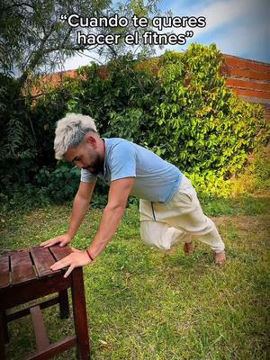 A post by @lucasvarelafails on TikTok caption: Menciona a tu amigo fitnes😂#humor #comedia #parati 