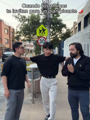 A post by @sargentojunior_ on TikTok caption: Cuál plan picante ome @Aliento de Dragón 🌶️😭 . . . #humor #comedia #risa #memes #coreano #latino #colombia #medellin #bogota #sargentojunior 