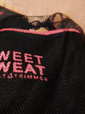 A post by @crececonsimbaynala on TikTok caption: #CapCut  Sweat Waist Trimmer #trimmer #sweat #waist 