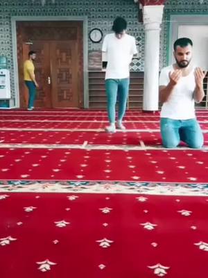 A post by @iamamuslimthatismyidenti on TikTok caption: #onthisday #ya_allah😭😭😭 #☝️🤲☝️🤲☝️🤲🤲☝️🤲🤲 #🥲🥹🥲 #comedia #ya_allah😭😭😭  