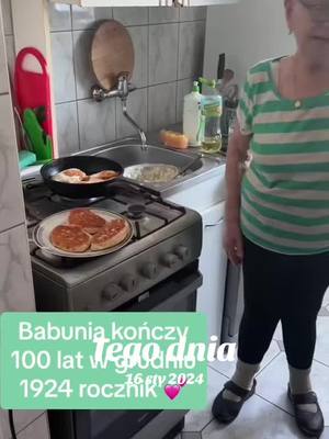 A post by @domek_smakow on TikTok caption: #tegodnia #100lat #babcia#babunia#racuchy #dbajosiebie #dbajozdrowie #dlaciebie #koszalin #domeksmakowmielno 