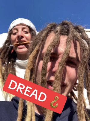 A post by @oscar_jgz6 on TikTok caption: C’est l’heure de la retape ! Merci ma dread artist privé @Melooptik #dreadlocks #cheveux #dread #camion #espagne 