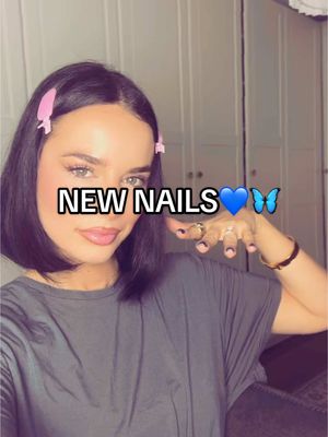 A post by @vanesaalekaj on TikTok caption: New nails 💅🏽🦋💙#newnails #zürich #bluenails #bluenails💅🏽🦋💙 