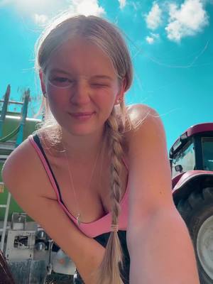 A post by @paulas_landleben on TikTok caption: Wer vermisst es auch☀️🚜💩 #farmtok #farm #landwirtschaftausleidenschaft #landwirtschaft #fyp #fy #fypシ #massfollowing #fypシ゚viral #fypage #farmgirl #fendtfahrerarmy #fendt #fendtpower #fendtgirl #gülle