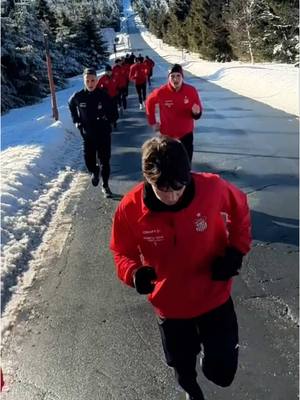 A post by @fsv.zwickau.official on TikTok caption: Rauf auf den #Fichtelberg 🏃🏽⛰️❄️☀️🥵 @veron.dobruna @Lloyd @luisklein11 @MS