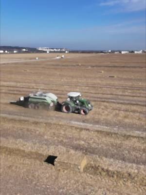 A post by @alexisberna5 on TikTok caption: Ptit vol en drone à la paille de riz 16/01/25 🌾🇫🇷#pourtoi#agriculture @Adrien Gronnwald 🎥