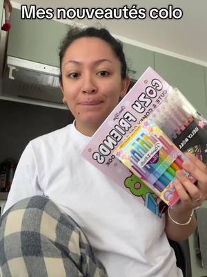 A post by @_emiliealves on TikTok caption: Très très contente #coloriage #coloring #cozycoloring #coloringbook #glitterpens #cocowyo 