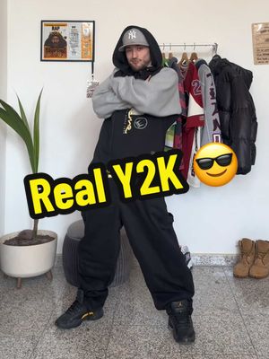 A post by @gioonyourscreen on TikTok caption: I‘m the largest dressed! 😎🤝 • Do you f**k with HipHop Style? 🤔 If yes, welcome to the gang fam! 🫡 • • • • • • #gioonyourscreen #streetwear #fashion #outfit #outfitinspo #hiphop #y2k