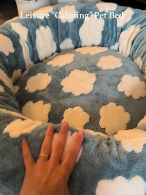 A post by @amandaa6613 on TikTok caption: Calming pet bed that helps your dog rest peacefully and comfortably ☁️ #lesurepet #petbed #dogbed #cloudbed #bed #petproducts #dogsoftiktok #dogtok #viralpet #fyp 