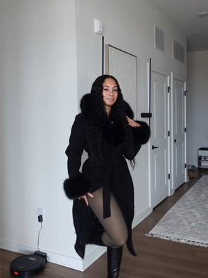 A post by @nikiyanc on TikTok caption: this coat is so teaaaa😍