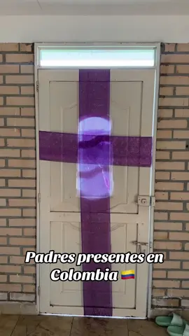 A post by @sebastianmorenocc on TikTok caption: Padres presentes en Colombia 🇨🇴 