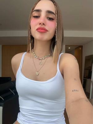 A post by @domelipa on TikTok caption: Puros “👄👄👄👄” en los comentarios jajaajajajan