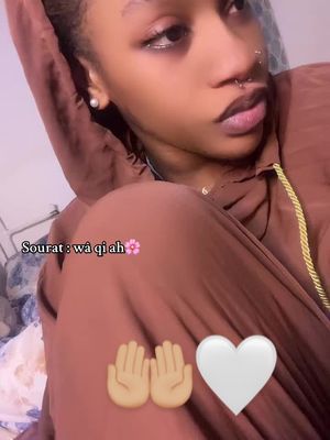 A post by @miimii_bty24 on TikTok caption: 🙏🏽Qu’Allah 😑Fais que je sois riche Amine 🤲🏼( mdrr .)