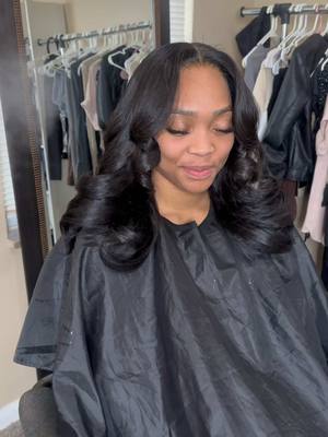 A post by @onnastyledit on TikTok caption: You can’t tell me this hair isn’t coming out of her scalp 😍 #sewin #closure #closuresewin #middlepart #middlepartclosure #middlepartsewin #middlepartclosuresewin #detroit #detroitstylist #layers #curls #silkpress #naturalinstall #meltedlace #nobabyhair #cloaureinstall #protectivestyles #cut #