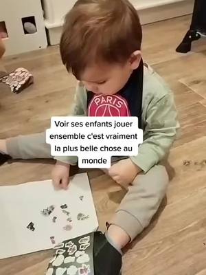 A post by @lyliejm on TikTok caption: Qui ici a des enfants fusionnels ? 😀 #twins #jumeaux #enfants #twinsoftiktok #brothers #momlife #brothersister 