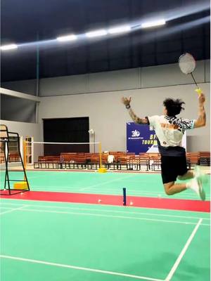 A post by @satsya4 on TikTok caption: ចេះតែធ្វើៗទៅ ☺️ #badminton  #badmintonplayer  #badmintoncambodia🇰🇭  #វាយសី  #កីឡាវាយសី  #fyp  #ilovecambodia🇰🇭 