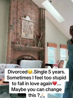 A post by @lidianorrh on TikTok caption: Single old woman usa #girlsingle #lonely #chooseone 