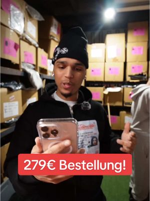 A post by @onchairstv on TikTok caption: Vielen Dank für die Bestellung! #fashiontiktok #fashion #fashionnews #OOTD #clothingbrand 