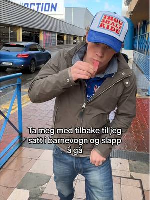 A post by @mr.goofy696 on TikTok caption: Plis takk #barnevogn #tamegtilbake #grinch #foru 