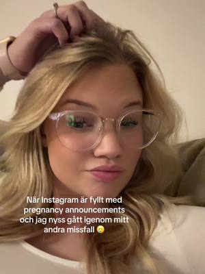 A post by @julias.2001 on TikTok caption: Någon mer som brukar skämta om sina problem? 🥲 hahah #foryoupage #foryou #misscarriageawareness #misscarriage 