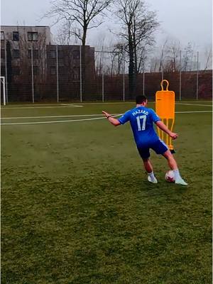 A post by @birger.fs on TikTok caption: Raad het doelpunt 👀 #hazard #chelsea #recreation #goal #football