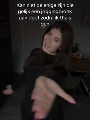 A post by @annickzeldenrijk on TikTok caption: Zitten sommige mensen echt de hele avond in hun spijkerbroek?🥹 #fyp #voorjou #annickzeldenrijk #viralvideos #nederland #foryou #joggingbroek 