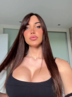 A post by @martii__marti98 on TikTok caption: #martinabacci #voliamoneiperte #foryou #fyp #viral #neipertee 