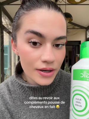 A post by @roselucyy on TikTok caption: lol j’ai dit que ce n’était pas des compléments alimentaires mais je voulais dire « ce n’est pas des gélules ou des gummies solaires à avaler 😭😩 » bien sûr qu’il s’agit d’un complément alimentaire 