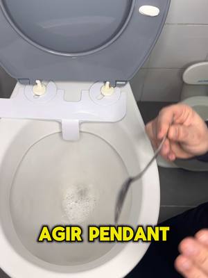 A post by @lhommedemenage on TikTok caption: Fabrique ta poudre à récurer surpuissante pour tes WC / astuce anti odeur frigo  #astuce #wc #tartre #toilette