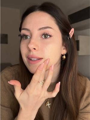 A post by @rametta_ on TikTok caption: Ora ditemi: siete o non siete anche voi team ✨base fresca, luminosa e idratata✨?! Questo finish lo ottenete proprio con la nuova skin tint di @Max Factor, la Miracle Pure Hydratint Essence, che ne dite?! #MiraclePure #HydratintEssence AD  