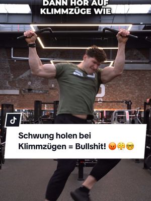 A post by @kaygedan on TikTok caption: Schwung holen bei Klimmzügen = Bullshit! 😡😤🤓 #muskelaufbau #fitness #fitnesstips #gymtips #pullups 