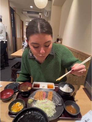 A post by @marta25 on TikTok caption: Volvemos a los videos de Japon con una cena mu wena mu wena 🥩🐄🥢