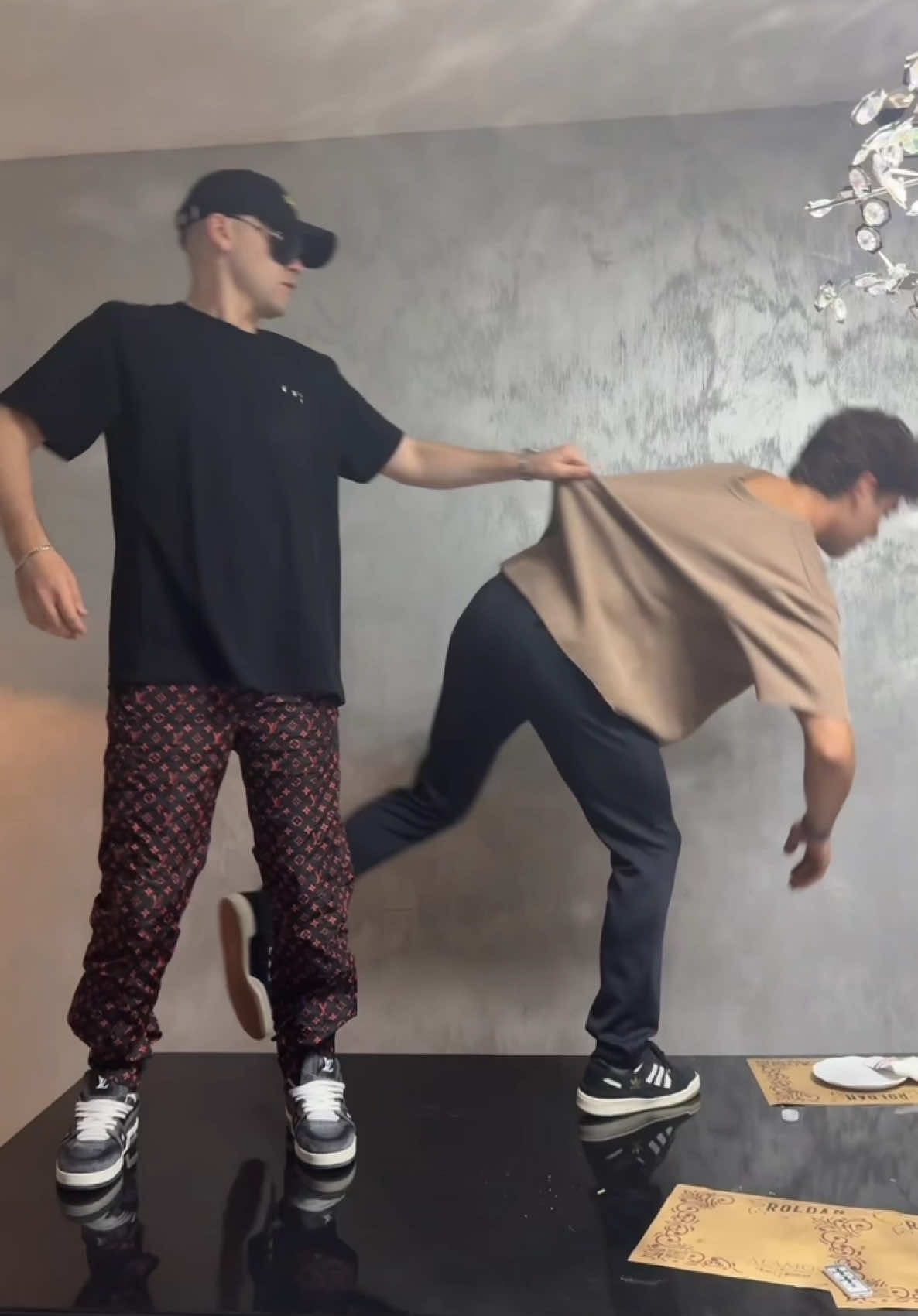 A post by @bizarrap on TikTok caption: Gagás a los veintipico @francolapinto #durisimo #bizarrap #luckra