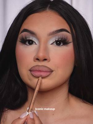 A post by @hannahmiaaaa on TikTok caption: A 90s makeup moment…absolutely #makeuptutorial #baddiemakeup #grwmmakeup 