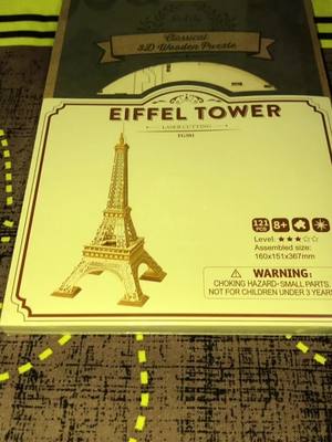 A post by @estrellasualuna on TikTok caption: #puzzle3d #torreeiffel 