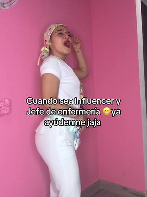 A post by @laenfermera004 on TikTok caption: Cuando sea influencer 🤣 #viralontiktok  #viralizar  #vitaa  #dyp  #fyppppppppppppppppppppppp  #pageforyou  #nurse 