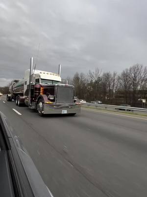 A post by @texasbigrigs on TikTok caption: @mdtruckin #peterbilt #maryland