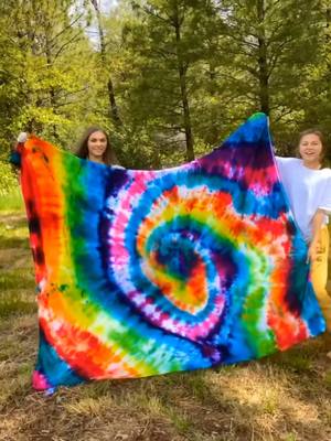 A post by @arianalee99 on TikTok caption: results of my tie-dye blanket 🌈