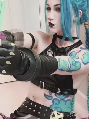 A post by @chloejonesyy on TikTok caption: Back to one of my first jinx cosplays and some of u say it hasn’t improved 🤨 