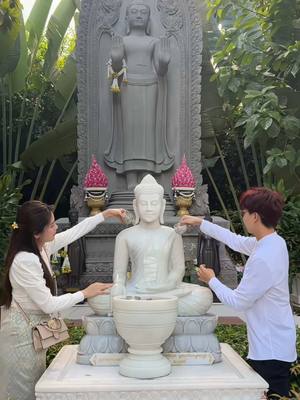 A post by @meiqueen1511 on TikTok caption: 🙏#cambodia #foryourpage #foryou 