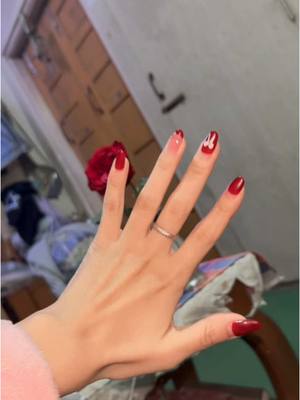 A post by @qetyoopp on TikTok caption: #fyppppppppppppppppppppppp #cutenail #fypシ #foryou #foryoupage #fyp #red #rednailcolor #naildesigns #curehand 